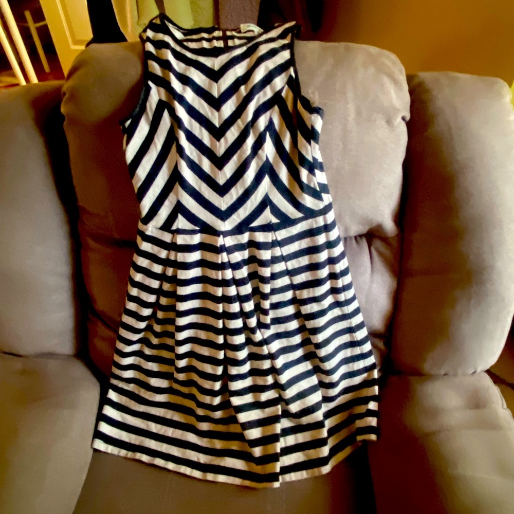 Selling a few sml, med, summer dresses, a pair of converse shoes size 6..